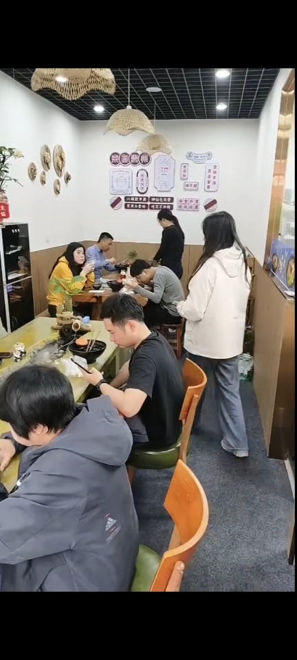 学员的店，12个座位