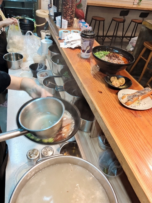 招牌羊肉粉、炸章鱼丸、糍粑油条、乌梅汁